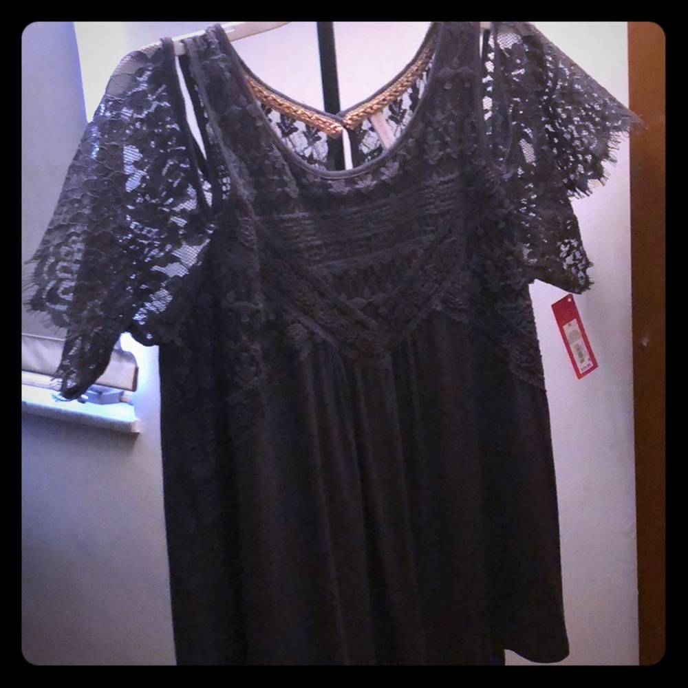 Short sleeve lace top with open shoulders